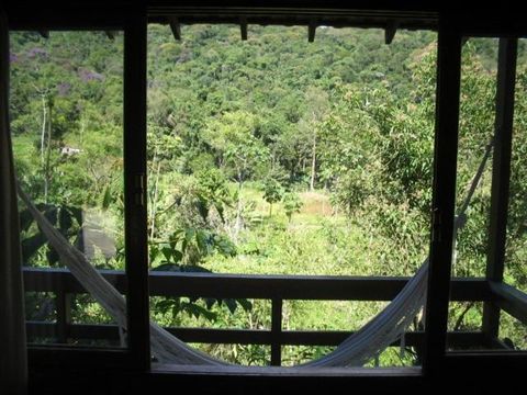 Vista do vale pela janela da suíte — Suítes Panorâmicas, Gaura Mandir, Teresópolis